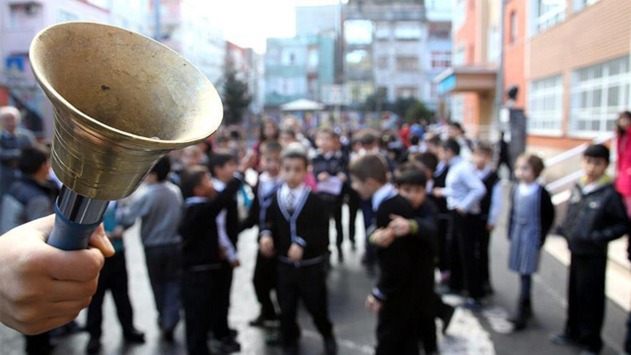 İstanbul Valiliği'nden okulların ilk günü için dev tedbir paketi: Ders saatleri değişti, binlerce personel görevde