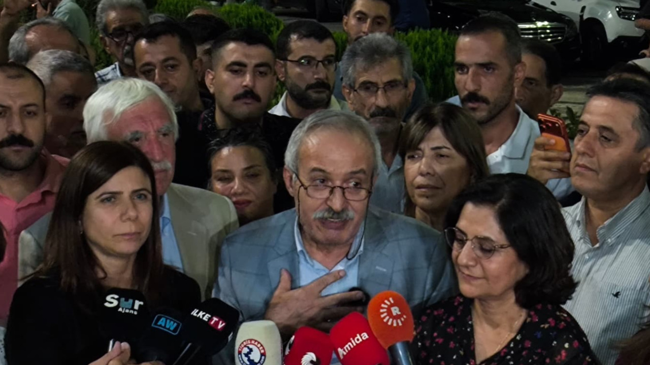 Diyarbakır'a dönen Selçuk Mızraklı'dan barış mesajı: "Kimseden adım gelmese bile biz bin adım atarız"