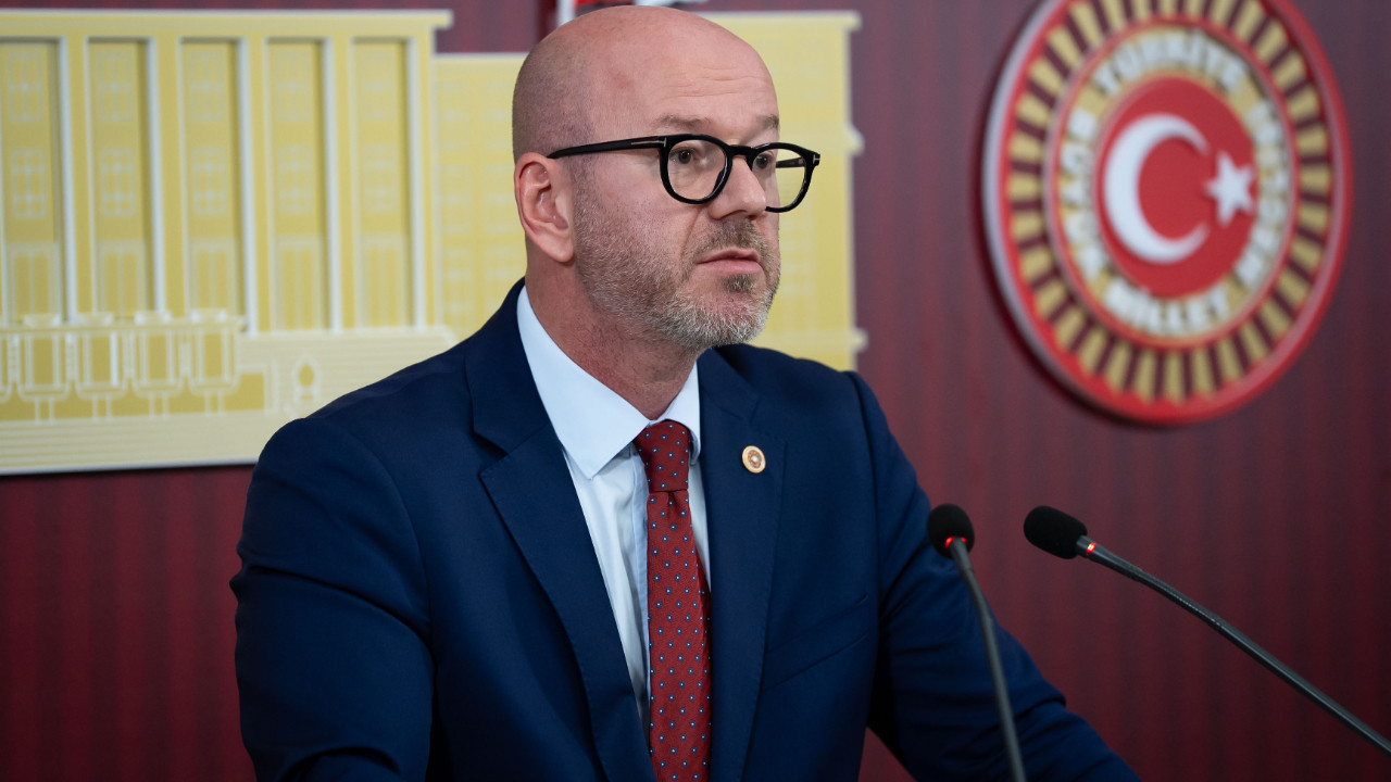 CHP'li Serkan Sarı'dan hükümetin ekonomi politikalarına sert eleştiri: "Esnaf borç batağında, çekler karşılıksız kalıyor"