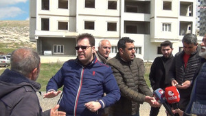 Satın aldıkları evlerin inşaatı bitmeyen vatandaşlar isyan etti