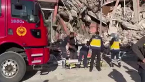 Malatya'da bina çöktü