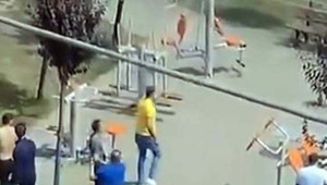 Çocuk parkında silahlı kavga: 2 yaralı
