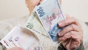 Emekliye yüzde 25 zam Meclis'ten geçti
