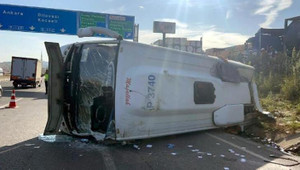 Gebze'de işçi servisi TIR'a çarptı: 13 yaralı