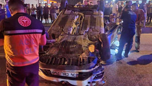 Makas atan araç takla attı: 5 yaralı