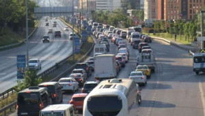 İstanbul'da haftanın ilk günü trafik yoğunluğu yaşanıyor