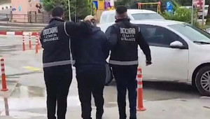 FETÖ'den aranan Zaman gazetesi yöneticisi, Çeşme'de yakalandı