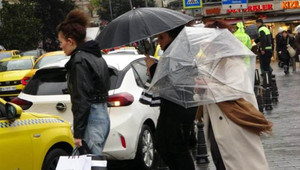 İstanbul'da kuvvetli rüzgar ve yağış vatandaşlara zor anlar yaşattı