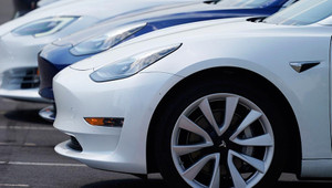 Tesla, 120 bin 423 aracını geri çağırdı