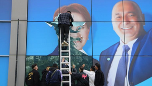 Aday gösterilmeyince Akşener’in afişini yırtıp İYİ Parti'den istifa etti