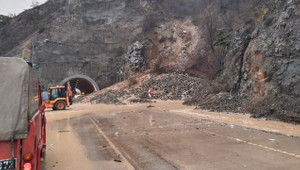 Artvin-Hopa karayolu ulaşıma kapandı