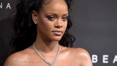 Rihanna'nın iç çamaşırlı pozu sosyal medyaya damga vurdu