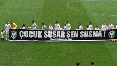 Amedspor'dan 'çocuk susar sen susma' pankartı