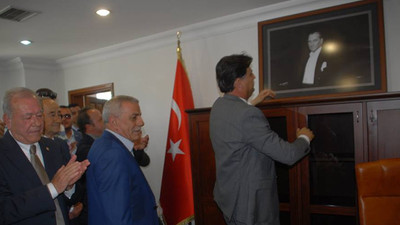 CHP'li başkan Atatürk resmini göremeyince...