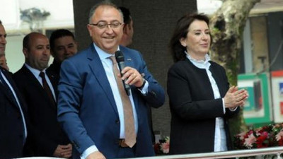 CHP'li başkan mazbatasını aldı, Müslüm Gürses şarkısı dinletti