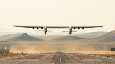 Dünyanın en büyük uçağı ilk uçuşunu yaptı