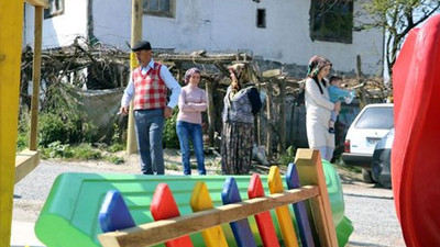 Muhtar seçilemeyince hırsını çocuk parkından çıkardı