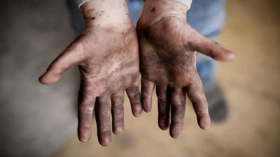 Oyun oynayacak ellerden 10 tanesinden biri işçi