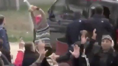 Taşlanan minibüs CHP önünde