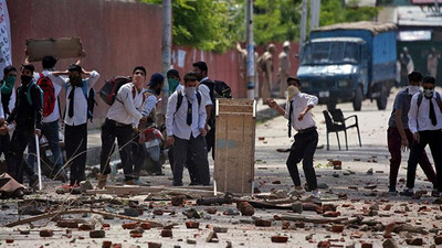 3 yaşındaki kız çocuğuna tecavüz... Halk sokaklara döküldü!