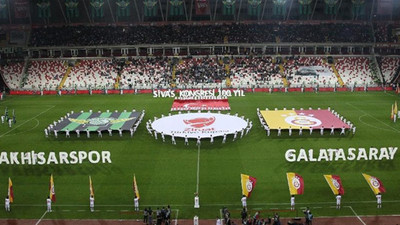 Akhisarspor futbolculardan hakeme çok konuşulacak protesto