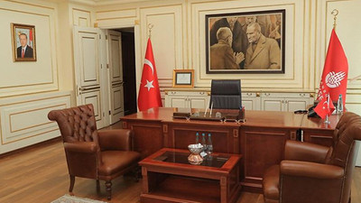 Cumhurbaşkanı’nın fotoğrafı kaldırılmadı yeri değiştirildi