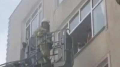 Yangında mahsur kalanların imdadına itfaiye yetişti