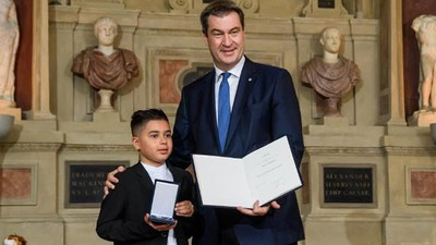 Kardeşini yanan araçtan kurtaran Kenan’a madalya