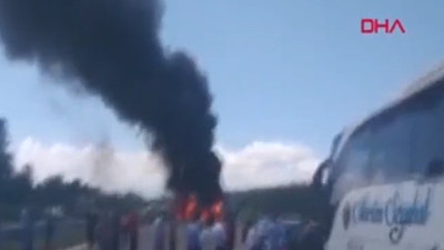 Anadolu Otoyolu'nda 2 araç alev alev yandı