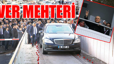 Bahçeli Erdoğan'a özendi: Çakarlı konvoy, mehter marşı