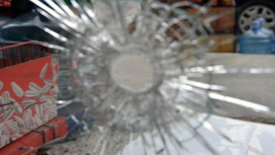 Esenyurt'ta iş yerine 15 dakika ara ile 4 kurşun