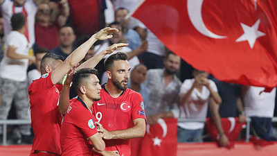 İzlanda maçı öncesi ünlü futbolcu sakatlandı!