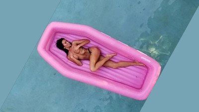 ‘Pembe Yüzen Tabut’ sosyal medyayı karıştırdı