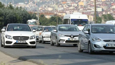 Tatil yolunda 10 kilometrelik araç kuyruğu