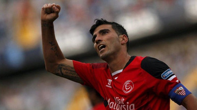 Ünlü futbolcu trafik kazasında hayatını kaybetti