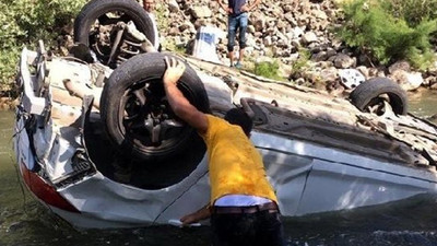 Bingöl’de otomobil çaya devrildi: Ölü ve yaralılar var