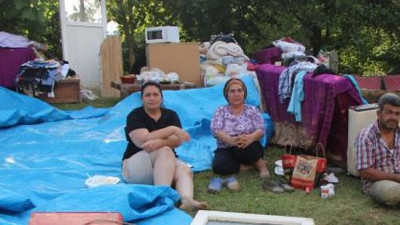 Düzce'de sel felaketi! Evlerinin bahçesinde yaşıyorlar