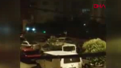 İzmir'de kelepçe takılan gence polisten müdahale