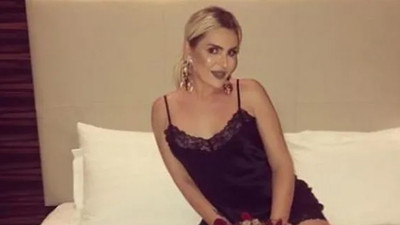 Selin Ciğerci'den olay yaratan mayolu poz