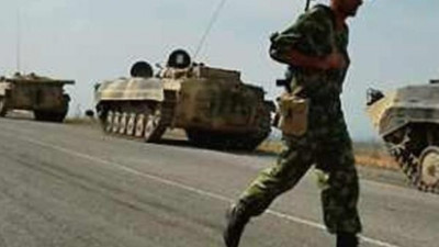 Askeri malzeme taşıyan kamyona saldırı