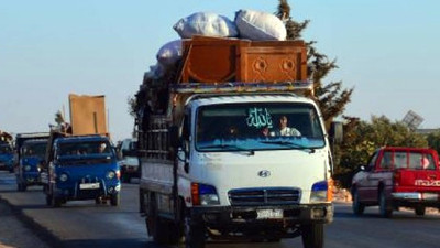 Binlerce kişi İdlib'ten Türkiye'ye yola çıktı!