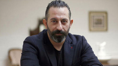 Cem Yılmaz: Memelerine memelerine zerkediyormuş