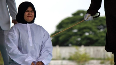 Evlenmeden cinsel ilişkiye 100 kırbaç!