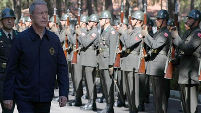 'Hulusi Akar, personelin dahi kendisine 'Komutanım' demesini istiyor'