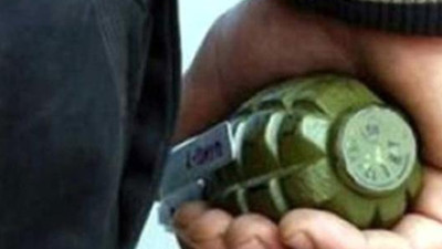 Karısını el bombasıyla havaya uçurmakla tehdit etti