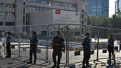 Kayyum kararının ardından 40 kişinin görevine son verilip, daha önce işten çıkarılan 249 kişi işe alındı