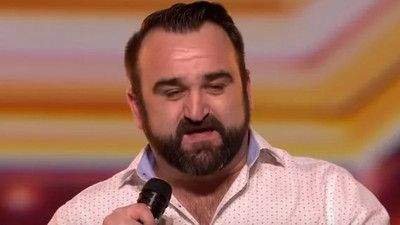 Kız çocuğundan çıplak fotoğraf isteyen ünlü şarkıcı tutuklandı