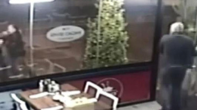 Müdür ile yardımcısı çorbacıda yumruk yumruğa kavga etti