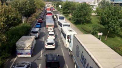 Otomobil ve kamyonet çarpıştı: 6 yaralı