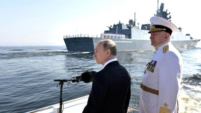 Putin, ABD'ye resti çekti: ABD yaparsa Rusya da nükleer füze geliştirecek!